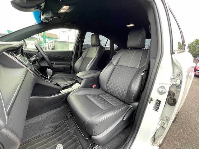 トヨタ ハリアー プレミアム スタイルノアール 静岡県 2019(令1)年 4.6万km ホワイトパールクリスタルシャイン ●純正ナビ/(フルセグ/CD/DVD/Bluetooth)/(NSZT-Y68T)/●ハーフレザーシート/●運転席パワーシート/●バックカメラ/●レーダークルーズコントロール/●衝突被害軽減システム/●レーンキープアシスト/●前後コーナーセンサー/●電動パーキングブレーキ/●オートブレーキホールド/●LEDライト＆フォグランプ/●オートライト/●オートマチックハイビーム/●革巻きステアリング/●ステアリングスイッチ/●ETC/●前方ドライブレコーダー/●電動リアゲート/●電動格納ウィンカーミラー/●ドアバイザー/●プッシュスタート/●スマートキー/●純正18インチアルミホイール/●W＋カーテンSRS＋ABS
