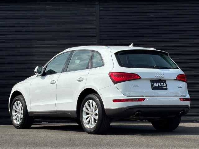 アウディ Ｑ５ 2．0 TFSI クワトロ 山梨県 2016(平28)年 3万km グレイシアホワイトメタリック 黒革 /シートH /Bang＆Olufsen /ACC/純正ＨＤＤナビ/Ｂカメラ/Ｓカメラ/アシスタンスＰ/ＢＳＡ/ＬＫＡ/ＣＤ/ＤＶＤ/ＥＴＣ/前後ドラレコ/Ａライト/ＨＩＤヘッドライト/Ｐシート/純正１８ＡＷ/Ｐバックドア/スマートキー/スペア