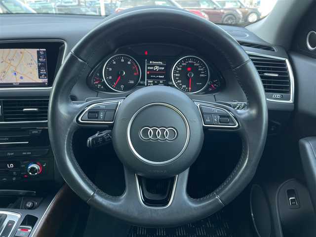 アウディ Ｑ５ 2．0 TFSI クワトロ 山梨県 2016(平28)年 3万km グレイシアホワイトメタリック 黒革 /シートH /Bang＆Olufsen /ACC/純正ＨＤＤナビ/Ｂカメラ/Ｓカメラ/アシスタンスＰ/ＢＳＡ/ＬＫＡ/ＣＤ/ＤＶＤ/ＥＴＣ/前後ドラレコ/Ａライト/ＨＩＤヘッドライト/Ｐシート/純正１８ＡＷ/Ｐバックドア/スマートキー/スペア