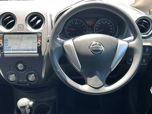日産 ノート X FOUR Vセレ +セーフ 山形県 2014(平26)年 2.7万km ラディアントレッド 4WD/衝突被害軽減システム/純正ナビ/（Bluetooth/CD/DVD/フルセグ)/踏み間違い衝突防止アシスト/レーンキープアシスト/横滑り防止装置/アラウンドビューカメラ/インテリジェントルームミラー/自動防眩式ルームミラー/前後コーナーセンサー/LEDオートヘッドライト/ヒーターミラー/電動格納ミラー/ウィンカーミラー/純正アルミホイール/純正フロアマット/スマートキー/ドアバイザー