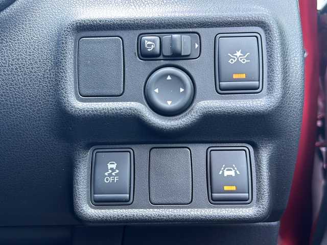 日産 ノート X FOUR Vセレ +セーフ 山形県 2014(平26)年 2.7万km ラディアントレッド 4WD/衝突被害軽減システム/純正ナビ/（Bluetooth/CD/DVD/フルセグ)/踏み間違い衝突防止アシスト/レーンキープアシスト/横滑り防止装置/アラウンドビューカメラ/インテリジェントルームミラー/自動防眩式ルームミラー/前後コーナーセンサー/LEDオートヘッドライト/ヒーターミラー/電動格納ミラー/ウィンカーミラー/純正アルミホイール/純正フロアマット/スマートキー/ドアバイザー
