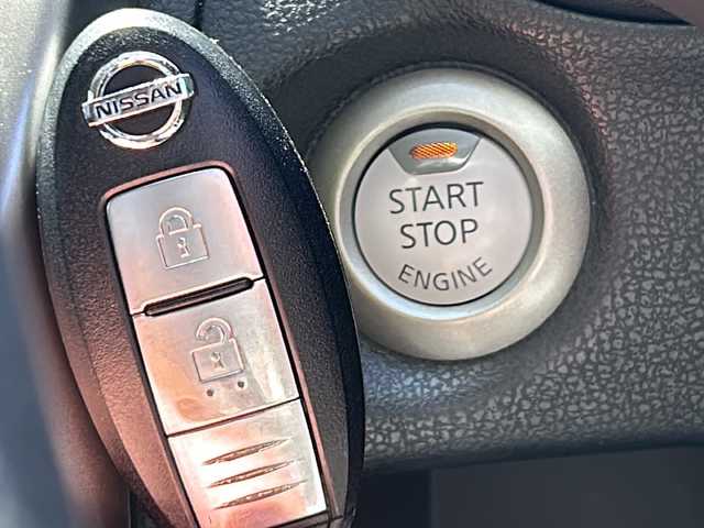 日産 ノート X FOUR Vセレ +セーフ 山形県 2014(平26)年 2.7万km ラディアントレッド 4WD/衝突被害軽減システム/純正ナビ/（Bluetooth/CD/DVD/フルセグ)/踏み間違い衝突防止アシスト/レーンキープアシスト/横滑り防止装置/アラウンドビューカメラ/インテリジェントルームミラー/自動防眩式ルームミラー/前後コーナーセンサー/LEDオートヘッドライト/ヒーターミラー/電動格納ミラー/ウィンカーミラー/純正アルミホイール/純正フロアマット/スマートキー/ドアバイザー