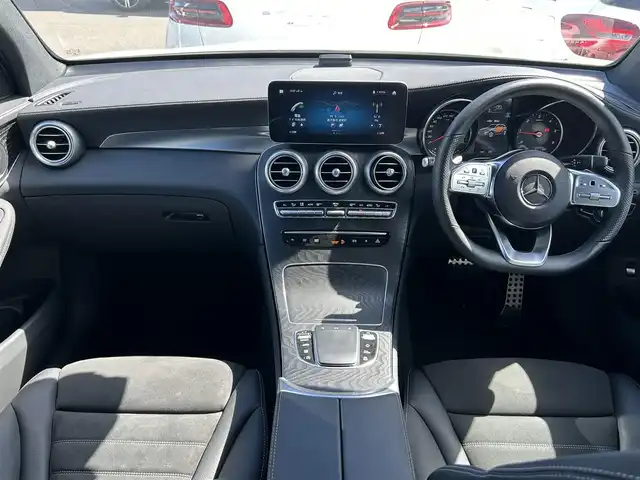 メルセデス・ベンツ ＧＬＣ２２０ d 4マチック AMGライン 鹿児島県 2022(令4)年 3.5万km ダイヤモンドホワイト 純正ナビ/フルセグTV/Bluetoothオーディオ/全方位カメラ/前後ドライブレコーダー/ETC/ハーフレザーシート/全席シートヒーター/前席パワーシート/ブラインドスポットモニター/レーンキープ アシスト/衝突軽減ブレーキ/パワーテールゲート/パノラミックスライディングルーフ/保証書/取扱説明書/スペアキー1本
