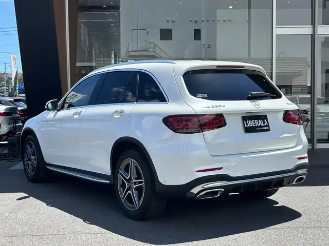 メルセデス・ベンツ ＧＬＣ２２０ d 4マチック AMGライン 鹿児島県 2022(令4)年 3.5万km ダイヤモンドホワイト 純正ナビ/フルセグTV/Bluetoothオーディオ/全方位カメラ/前後ドライブレコーダー/ETC/ハーフレザーシート/全席シートヒーター/前席パワーシート/ブラインドスポットモニター/レーンキープ アシスト/衝突軽減ブレーキ/パワーテールゲート/パノラミックスライディングルーフ/保証書/取扱説明書/スペアキー1本