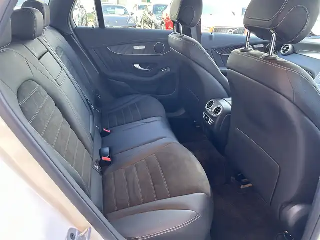 メルセデス・ベンツ ＧＬＣ２２０ d 4マチック AMGライン 鹿児島県 2022(令4)年 3.5万km ダイヤモンドホワイト 純正ナビ/フルセグTV/Bluetoothオーディオ/全方位カメラ/前後ドライブレコーダー/ETC/ハーフレザーシート/全席シートヒーター/前席パワーシート/ブラインドスポットモニター/レーンキープ アシスト/衝突軽減ブレーキ/パワーテールゲート/パノラミックスライディングルーフ/保証書/取扱説明書/スペアキー1本
