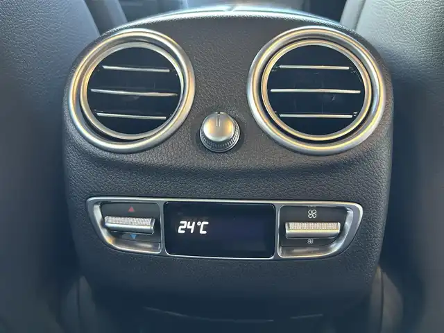 メルセデス・ベンツ ＧＬＣ２２０ d 4マチック AMGライン 鹿児島県 2022(令4)年 3.5万km ダイヤモンドホワイト 純正ナビ/フルセグTV/Bluetoothオーディオ/全方位カメラ/前後ドライブレコーダー/ETC/ハーフレザーシート/全席シートヒーター/前席パワーシート/ブラインドスポットモニター/レーンキープ アシスト/衝突軽減ブレーキ/パワーテールゲート/パノラミックスライディングルーフ/保証書/取扱説明書/スペアキー1本