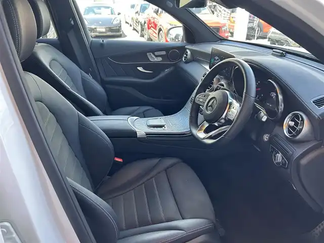 メルセデス・ベンツ ＧＬＣ２２０ d 4マチック AMGライン 鹿児島県 2022(令4)年 3.5万km ダイヤモンドホワイト 純正ナビ/フルセグTV/Bluetoothオーディオ/全方位カメラ/前後ドライブレコーダー/ETC/ハーフレザーシート/全席シートヒーター/前席パワーシート/ブラインドスポットモニター/レーンキープ アシスト/衝突軽減ブレーキ/パワーテールゲート/パノラミックスライディングルーフ/保証書/取扱説明書/スペアキー1本
