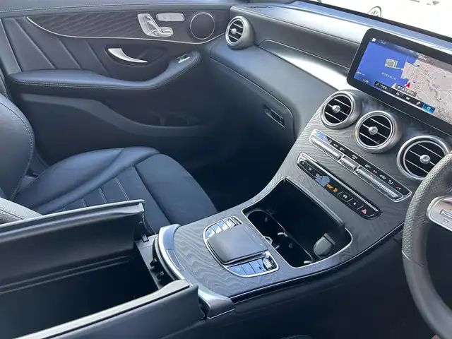 メルセデス・ベンツ ＧＬＣ２２０ d 4マチック AMGライン 鹿児島県 2022(令4)年 3.5万km ダイヤモンドホワイト 純正ナビ/フルセグTV/Bluetoothオーディオ/全方位カメラ/前後ドライブレコーダー/ETC/ハーフレザーシート/全席シートヒーター/前席パワーシート/ブラインドスポットモニター/レーンキープ アシスト/衝突軽減ブレーキ/パワーテールゲート/パノラミックスライディングルーフ/保証書/取扱説明書/スペアキー1本