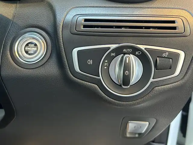 メルセデス・ベンツ ＧＬＣ２２０ d 4マチック AMGライン 鹿児島県 2022(令4)年 3.5万km ダイヤモンドホワイト 純正ナビ/フルセグTV/Bluetoothオーディオ/全方位カメラ/前後ドライブレコーダー/ETC/ハーフレザーシート/全席シートヒーター/前席パワーシート/ブラインドスポットモニター/レーンキープ アシスト/衝突軽減ブレーキ/パワーテールゲート/パノラミックスライディングルーフ/保証書/取扱説明書/スペアキー1本