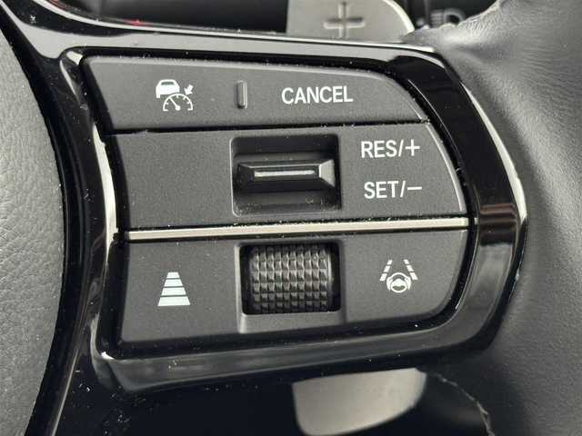 ホンダ ＺＲ－Ｖ Z 福岡県 2024(令6)年 1万km プラチナホワイトパール 純正９型ナビ／フルセグＴＶ　/全方位カメラ　/ワイヤレス充電　/レーダークルコン　/コーナーセンサー　/ホンダセンシング　/衝突軽減ブレーキ　/レーンキープ　/ブラインドスポットモニター　/アクセル踏み間違い防止　/シートヒーター　/シートメモリー付きパワーシート　/ハーフレザーシート　/ステアリングヒーター　/パワーバックドア　/ＬＥＤヘッドライト　/純正１８インチアルミホイール　