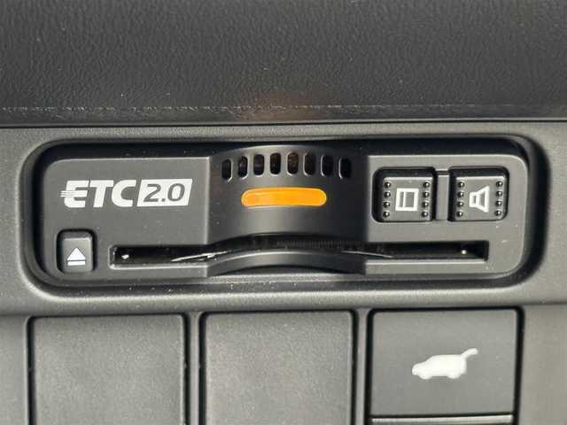 ホンダ ＺＲ－Ｖ Z 福岡県 2024(令6)年 1万km プラチナホワイトパール 純正９型ナビ／フルセグＴＶ　/全方位カメラ　/ワイヤレス充電　/レーダークルコン　/コーナーセンサー　/ホンダセンシング　/衝突軽減ブレーキ　/レーンキープ　/ブラインドスポットモニター　/アクセル踏み間違い防止　/シートヒーター　/シートメモリー付きパワーシート　/ハーフレザーシート　/ステアリングヒーター　/パワーバックドア　/ＬＥＤヘッドライト　/純正１８インチアルミホイール　