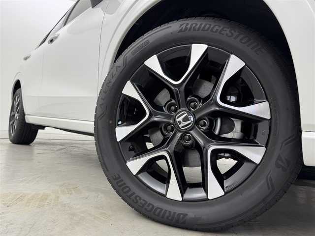 ホンダ ＺＲ－Ｖ Z 福岡県 2024(令6)年 1万km プラチナホワイトパール 純正９型ナビ／フルセグＴＶ　/全方位カメラ　/ワイヤレス充電　/レーダークルコン　/コーナーセンサー　/ホンダセンシング　/衝突軽減ブレーキ　/レーンキープ　/ブラインドスポットモニター　/アクセル踏み間違い防止　/シートヒーター　/シートメモリー付きパワーシート　/ハーフレザーシート　/ステアリングヒーター　/パワーバックドア　/ＬＥＤヘッドライト　/純正１８インチアルミホイール　