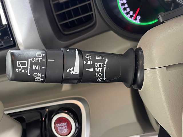 ホンダ Ｎ ＢＯＸ G Lパッケージ 沖縄県 2015(平27)年 7.2万km プレミアムディープロッソパール 禁煙車　/純正ナビ　/フルセグ　Ｂｌｕｅｔｏｏｔｈ　ＤＶＤ　ＳＤ　/片側パワースライドドア　/シティーアクティブブレーキ　/バックカメラ　/ベンチシート　/シートバックテーブル　/ドアバイザー　/純正フロアマット/ドアバイザー/ヘッドライトレベライザー/ロールサンシェード