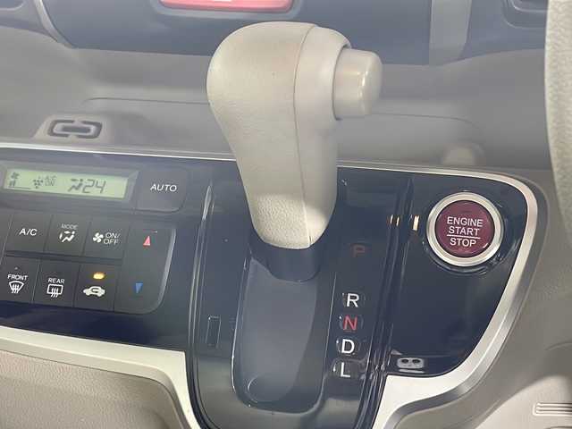 ホンダ Ｎ ＢＯＸ G Lパッケージ 沖縄県 2015(平27)年 7.2万km プレミアムディープロッソパール 禁煙車　/純正ナビ　/フルセグ　Ｂｌｕｅｔｏｏｔｈ　ＤＶＤ　ＳＤ　/片側パワースライドドア　/シティーアクティブブレーキ　/バックカメラ　/ベンチシート　/シートバックテーブル　/ドアバイザー　/純正フロアマット/ドアバイザー/ヘッドライトレベライザー/ロールサンシェード