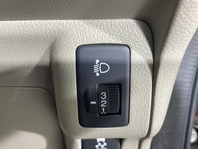 ホンダ Ｎ ＢＯＸ G Lパッケージ 沖縄県 2015(平27)年 7.2万km プレミアムディープロッソパール 禁煙車　/純正ナビ　/フルセグ　Ｂｌｕｅｔｏｏｔｈ　ＤＶＤ　ＳＤ　/片側パワースライドドア　/シティーアクティブブレーキ　/バックカメラ　/ベンチシート　/シートバックテーブル　/ドアバイザー　/純正フロアマット/ドアバイザー/ヘッドライトレベライザー/ロールサンシェード