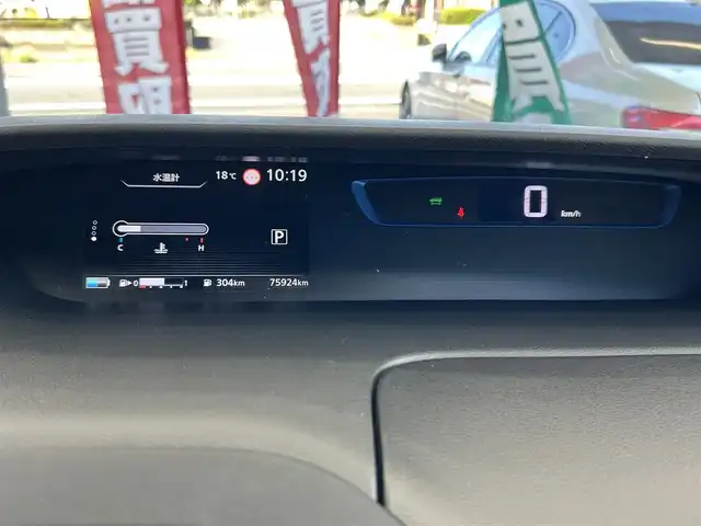 日産 セレナ e－パワー ハイウェイスター V 茨城県 2018(平30)年 7.6万km ダイヤモンドブラック 2トーン 純正9型ナビ/フルセグTV/両側パワースライドドア/アラウンドビューモニター/ビルトインETC/後席用フリップダウンモニター/レーダークルーズコントロール/フロント/バックソナー/エマージェンシーブレーキ/セーフティパックB/・プロパイロット/・車線逸脱防止支援システム/・インテリジェントルームミラー/・踏み間違い衝突防止アシスト/・駐車支援機能/LEDヘッドランプ/オートライト/デュアルオートエアコン/革巻きステアリング/ステアリングスイッチ/純正15インチアルミホイール/スマートキー/プッシュエンジンスターター