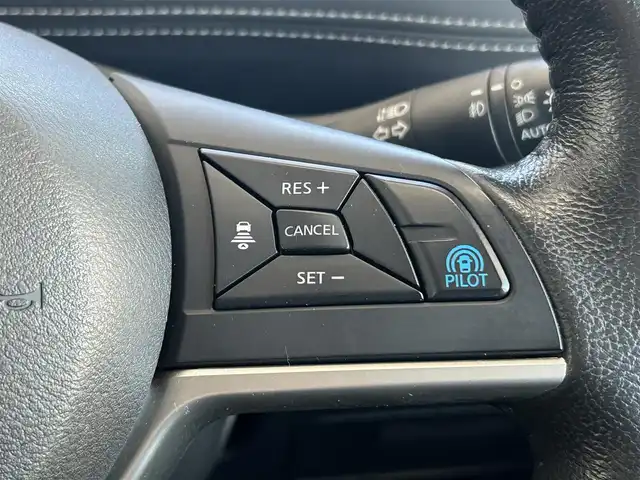 日産 セレナ e－パワー ハイウェイスター V 茨城県 2018(平30)年 7.6万km ダイヤモンドブラック 2トーン 純正9型ナビ/フルセグTV/両側パワースライドドア/アラウンドビューモニター/ビルトインETC/後席用フリップダウンモニター/レーダークルーズコントロール/フロント/バックソナー/エマージェンシーブレーキ/セーフティパックB/・プロパイロット/・車線逸脱防止支援システム/・インテリジェントルームミラー/・踏み間違い衝突防止アシスト/・駐車支援機能/LEDヘッドランプ/オートライト/デュアルオートエアコン/革巻きステアリング/ステアリングスイッチ/純正15インチアルミホイール/スマートキー/プッシュエンジンスターター