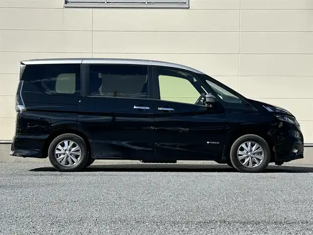 日産 セレナ e－パワー ハイウェイスター V 茨城県 2018(平30)年 7.6万km ダイヤモンドブラック 2トーン 純正9型ナビ/フルセグTV/両側パワースライドドア/アラウンドビューモニター/ビルトインETC/後席用フリップダウンモニター/レーダークルーズコントロール/フロント/バックソナー/エマージェンシーブレーキ/セーフティパックB/・プロパイロット/・車線逸脱防止支援システム/・インテリジェントルームミラー/・踏み間違い衝突防止アシスト/・駐車支援機能/LEDヘッドランプ/オートライト/デュアルオートエアコン/革巻きステアリング/ステアリングスイッチ/純正15インチアルミホイール/スマートキー/プッシュエンジンスターター