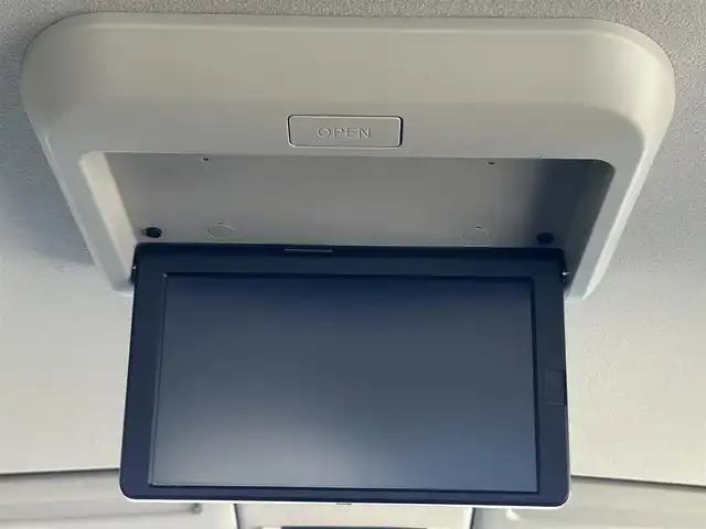 日産 セレナ e－パワー ハイウェイスター V 茨城県 2018(平30)年 7.6万km ダイヤモンドブラック 2トーン 純正9型ナビ/フルセグTV/両側パワースライドドア/アラウンドビューモニター/ビルトインETC/後席用フリップダウンモニター/レーダークルーズコントロール/フロント/バックソナー/エマージェンシーブレーキ/セーフティパックB/・プロパイロット/・車線逸脱防止支援システム/・インテリジェントルームミラー/・踏み間違い衝突防止アシスト/・駐車支援機能/LEDヘッドランプ/オートライト/デュアルオートエアコン/革巻きステアリング/ステアリングスイッチ/純正15インチアルミホイール/スマートキー/プッシュエンジンスターター