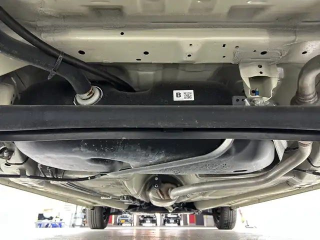 スズキ スペーシア HYBRID X 愛知県 2024(令6)年 0.7万km シフォンアイボリーM 禁煙車/ワンオーナー/7インチナビ/（AM/FM/Bluetooth）/バックカメラ/スズキセーフティサポート/・衝突軽減ブレーキ/・レーンキープアシスト/・オートマチックハイビーム/コーナーセンサー/ドライブレコーダー/ETC/シートヒーター/ベンチシート/両側パワースライドドア/アイドリングストップ/純正フロアマット/LEDヘッドライト/横滑り防止装置/オートエアコン/スマートキー/プッシュスタート