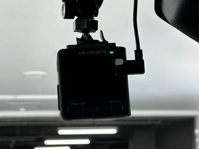 スズキ スペーシア HYBRID X 愛知県 2024(令6)年 0.7万km シフォンアイボリーM 禁煙車/ワンオーナー/7インチナビ/（AM/FM/Bluetooth）/バックカメラ/スズキセーフティサポート/・衝突軽減ブレーキ/・レーンキープアシスト/・オートマチックハイビーム/コーナーセンサー/ドライブレコーダー/ETC/シートヒーター/ベンチシート/両側パワースライドドア/アイドリングストップ/純正フロアマット/LEDヘッドライト/横滑り防止装置/オートエアコン/スマートキー/プッシュスタート