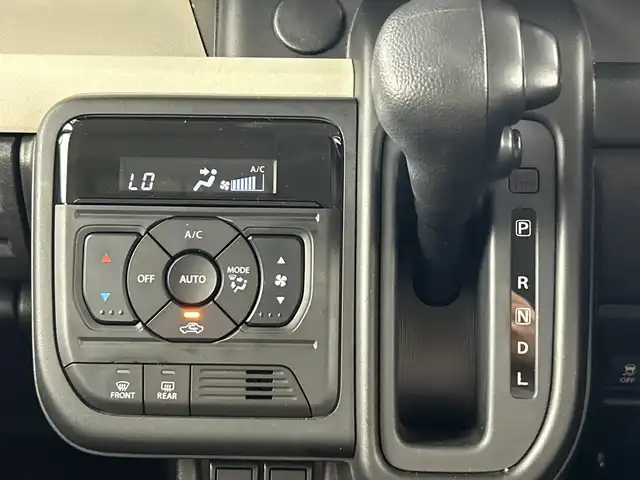 スズキ スペーシア HYBRID X 愛知県 2024(令6)年 0.7万km シフォンアイボリーM 禁煙車/ワンオーナー/7インチナビ/（AM/FM/Bluetooth）/バックカメラ/スズキセーフティサポート/・衝突軽減ブレーキ/・レーンキープアシスト/・オートマチックハイビーム/コーナーセンサー/ドライブレコーダー/ETC/シートヒーター/ベンチシート/両側パワースライドドア/アイドリングストップ/純正フロアマット/LEDヘッドライト/横滑り防止装置/オートエアコン/スマートキー/プッシュスタート