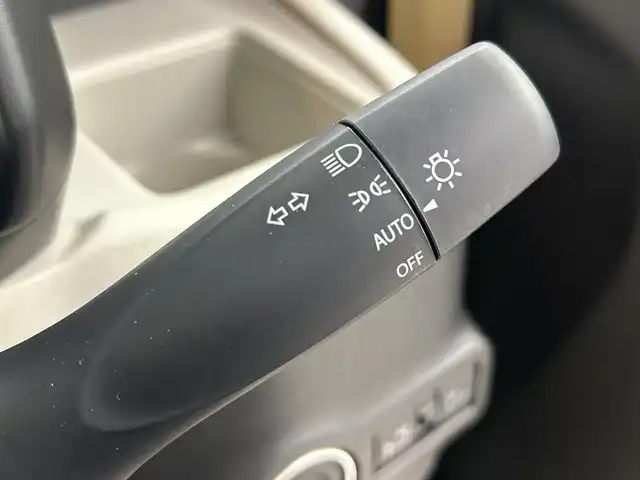スズキ スペーシア HYBRID X 愛知県 2024(令6)年 0.7万km シフォンアイボリーM 禁煙車/ワンオーナー/7インチナビ/（AM/FM/Bluetooth）/バックカメラ/スズキセーフティサポート/・衝突軽減ブレーキ/・レーンキープアシスト/・オートマチックハイビーム/コーナーセンサー/ドライブレコーダー/ETC/シートヒーター/ベンチシート/両側パワースライドドア/アイドリングストップ/純正フロアマット/LEDヘッドライト/横滑り防止装置/オートエアコン/スマートキー/プッシュスタート