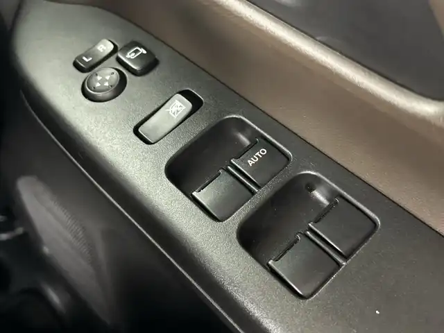 スズキ スペーシア HYBRID X 愛知県 2024(令6)年 0.7万km シフォンアイボリーM 禁煙車/ワンオーナー/7インチナビ/（AM/FM/Bluetooth）/バックカメラ/スズキセーフティサポート/・衝突軽減ブレーキ/・レーンキープアシスト/・オートマチックハイビーム/コーナーセンサー/ドライブレコーダー/ETC/シートヒーター/ベンチシート/両側パワースライドドア/アイドリングストップ/純正フロアマット/LEDヘッドライト/横滑り防止装置/オートエアコン/スマートキー/プッシュスタート