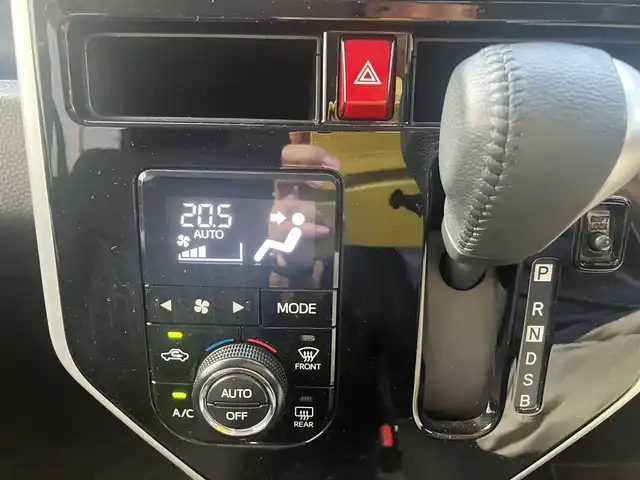 トヨタ タンク カスタムG 愛知県 2019(令1)年 5.7万km パールホワイトⅢ スマートアシスト/衝突回避支援ブレーキサポート/純正SDナビTV/Bluetoothオーディオ/バックカメラ/スマートキー×2ヶ/プッシュスタート/クルーズコントロール/前後2カメラドライブレコーダー/両側パワースライドドア/ETC/LEDヘッドライト/オートライト/オートマチックハイビーム/アイドルストップ/純正アルミホイル/純正フロアマット/保証書取説有り