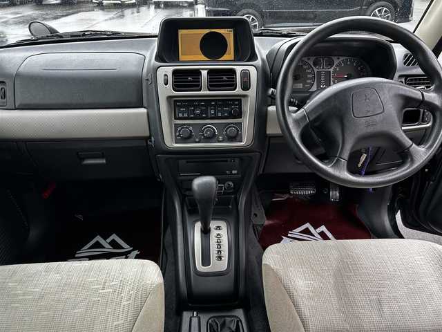 三菱 パジェロ イオ パールパッケージ ナビED 道北・旭川 2002(平14)年 3.7万km ピレネーブラック 走行距離36700キロ/運転席助手席エアバック/純正アルミホイール/電動格納ドアミラー/オートエアコン/ABS/背面タイヤ/社外ドライブレコーダー