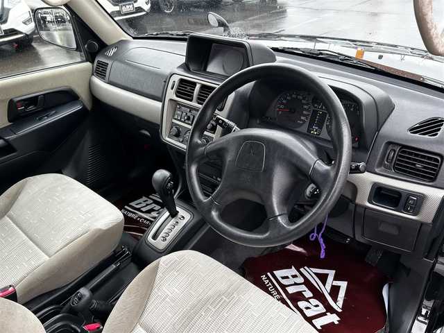 三菱 パジェロ イオ パールパッケージ ナビED 道北・旭川 2002(平14)年 3.7万km ピレネーブラック 走行距離36700キロ/運転席助手席エアバック/純正アルミホイール/電動格納ドアミラー/オートエアコン/ABS/背面タイヤ/社外ドライブレコーダー