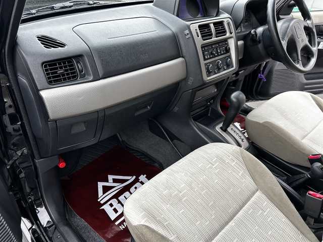 三菱 パジェロ イオ パールパッケージ ナビED 道北・旭川 2002(平14)年 3.7万km ピレネーブラック 走行距離36700キロ/運転席助手席エアバック/純正アルミホイール/電動格納ドアミラー/オートエアコン/ABS/背面タイヤ/社外ドライブレコーダー