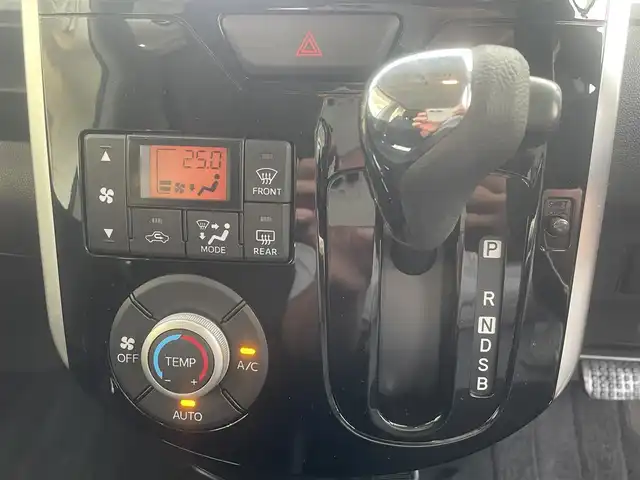 ダイハツ タント カスタム X 秋田県 2014(平26)年 12万km タングステングレーM (株)IDOMが運営する【じしゃロン秋田店】の自社ローン専用車両になりますこちらは現金またはオートローンご利用時の価格です。自社ローンご希望の方は別途その旨お申付け下さい/社外SDナビ【CD/DVD/SD/USB/iPod】/バックカメラ/フルセグTV/両側パワースライドドア/LEDヘッドライト/サマータイヤのみ4本
