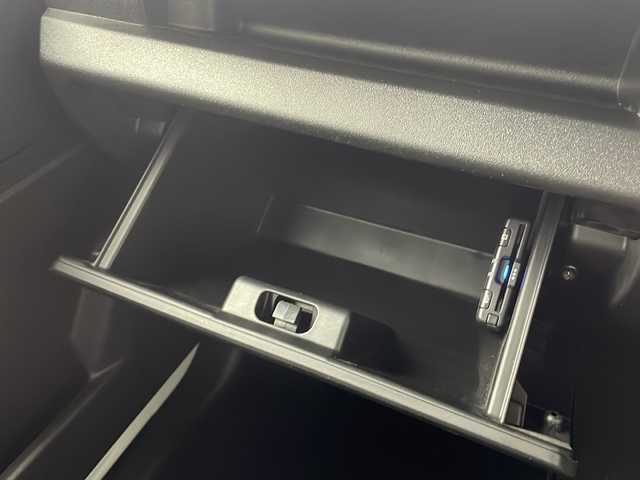 スズキ ジムニー XC 大阪府 2023(令5)年 3.3万km ピュアホワイトP ４WD/純正ナビ　KENWOOD/【BT/フルセグTV/DVD/USB]/バックカメラ/ドライブレコーダー　前方のみ　/ETC/衝突被害軽減システム/アイドリングストップ/クルーズコントロール/ヒーテッドドアミラー/シートヒーターD+N席/オートライト/オートマチックハイビーム/純正16インチアルミホイール
