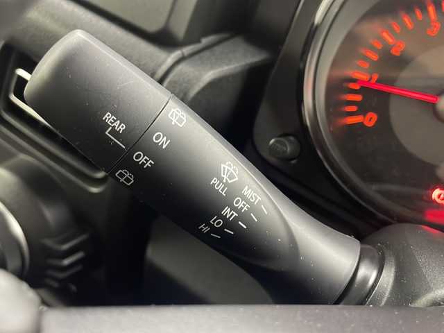 スズキ ジムニー XC 大阪府 2023(令5)年 3.3万km ピュアホワイトP ４WD/純正ナビ　KENWOOD/【BT/フルセグTV/DVD/USB]/バックカメラ/ドライブレコーダー　前方のみ　/ETC/衝突被害軽減システム/アイドリングストップ/クルーズコントロール/ヒーテッドドアミラー/シートヒーターD+N席/オートライト/オートマチックハイビーム/純正16インチアルミホイール