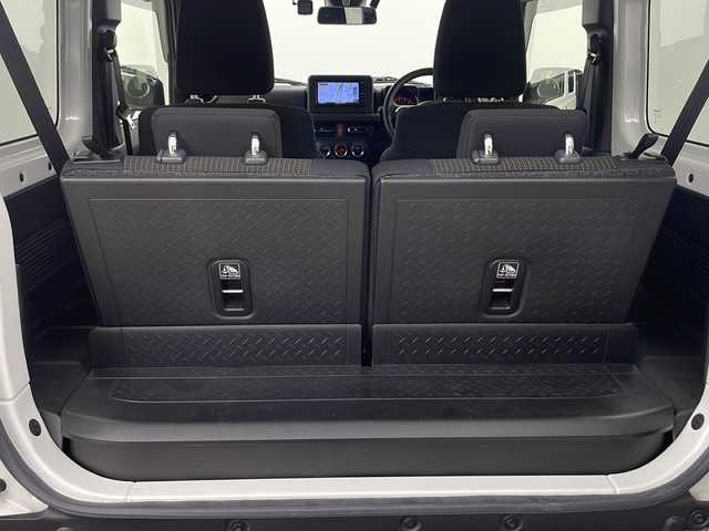 スズキ ジムニー XC 大阪府 2023(令5)年 3.3万km ピュアホワイトP ４WD/純正ナビ　KENWOOD/【BT/フルセグTV/DVD/USB]/バックカメラ/ドライブレコーダー　前方のみ　/ETC/衝突被害軽減システム/アイドリングストップ/クルーズコントロール/ヒーテッドドアミラー/シートヒーターD+N席/オートライト/オートマチックハイビーム/純正16インチアルミホイール
