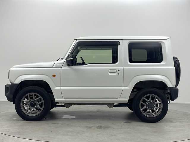 スズキ ジムニー XC 大阪府 2023(令5)年 3.3万km ピュアホワイトP ４WD/純正ナビ　KENWOOD/【BT/フルセグTV/DVD/USB]/バックカメラ/ドライブレコーダー　前方のみ　/ETC/衝突被害軽減システム/アイドリングストップ/クルーズコントロール/ヒーテッドドアミラー/シートヒーターD+N席/オートライト/オートマチックハイビーム/純正16インチアルミホイール