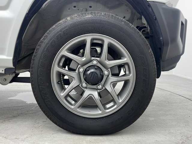 スズキ ジムニー XC 大阪府 2023(令5)年 3.3万km ピュアホワイトP ４WD/純正ナビ　KENWOOD/【BT/フルセグTV/DVD/USB]/バックカメラ/ドライブレコーダー　前方のみ　/ETC/衝突被害軽減システム/アイドリングストップ/クルーズコントロール/ヒーテッドドアミラー/シートヒーターD+N席/オートライト/オートマチックハイビーム/純正16インチアルミホイール