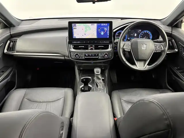 トヨタ クラウン ハイブリッド RS アドバンス 福岡県 2021(令3)年 6.1万km プレシャスホワイトパール ムーンルーフ　/純正１２．３型ナビ/フルセグTV　/全方位カメラ　/デジタルインナーミラー　/前後ドラレコ　/ビルトインＥＴＣ２．０　/トヨタセーフティセンス　/レーダークルーズコントロール　/コーナーセンサー　/衝突軽減ブレーキ　/レーダークルーズコントロール　/ブラインドスポットモニター　/アクセル踏み間違い防止　/パドルシフト　/ＨＵＤ　/シートメモリー付きパワーシート　/シートベンチレーション／ヒーター/ステアリングヒーター　/純正１８インチアルミホイール　/３眼ヘッドライト
