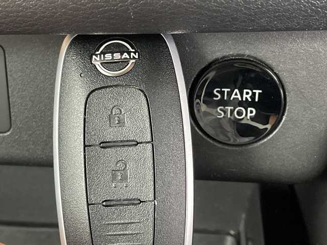 日産 エクストレイル X e－4ORCE 新潟県 2023(令5)年 3.9万km ダイヤモンドブラック 4WD/プロパイロット/純正メモリナビ【MM223D-L】/　フルセグTV/Bluetooth/衝突被害軽減ブレーキ/レーンキープアシスト/レーダークルーズコントロール/ブラインドスポットモニター/前後コーナーセンサー/D席パワーシート/前席シートヒーター/ステアリングヒーター/ドライブレコーダー/バックモニター/ETC/電動パーキングブレーキ/オートブレーキホールド/LEDヘッドライト/オートマチックハイビーム/スマートキー/横滑り防止装置/オートライト/レザーステアリング