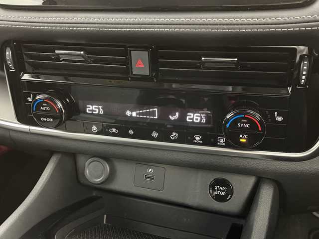 日産 エクストレイル X e－4ORCE 新潟県 2023(令5)年 3.9万km ダイヤモンドブラック 4WD/プロパイロット/純正メモリナビ【MM223D-L】/　フルセグTV/Bluetooth/衝突被害軽減ブレーキ/レーンキープアシスト/レーダークルーズコントロール/ブラインドスポットモニター/前後コーナーセンサー/D席パワーシート/前席シートヒーター/ステアリングヒーター/ドライブレコーダー/バックモニター/ETC/電動パーキングブレーキ/オートブレーキホールド/LEDヘッドライト/オートマチックハイビーム/スマートキー/横滑り防止装置/オートライト/レザーステアリング