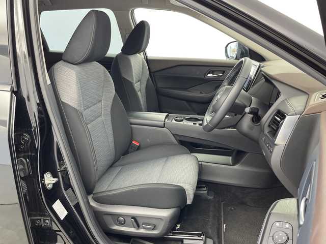 日産 エクストレイル X e－4ORCE 新潟県 2023(令5)年 3.9万km ダイヤモンドブラック 4WD/プロパイロット/純正メモリナビ【MM223D-L】/　フルセグTV/Bluetooth/衝突被害軽減ブレーキ/レーンキープアシスト/レーダークルーズコントロール/ブラインドスポットモニター/前後コーナーセンサー/D席パワーシート/前席シートヒーター/ステアリングヒーター/ドライブレコーダー/バックモニター/ETC/電動パーキングブレーキ/オートブレーキホールド/LEDヘッドライト/オートマチックハイビーム/スマートキー/横滑り防止装置/オートライト/レザーステアリング