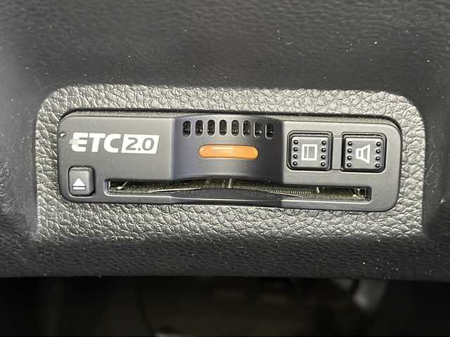 ホンダ ヴェゼル ハイブリッド e:HEV Z 広島県 2021(令3)年 4.8万km プラチナホワイトパール 純正９型ナビ/バックカメラ/シートヒーター/電動リアゲート/ワイヤレス充電/ブラインドスポットモニター/ＥＴＣ２．０/前後ドラレコ/オートハイビーム/ステアリングヒーター/レーダークルーズコントロール/衝突軽減/レーンキープアシスト/踏み間違い防止/純正18インチアルミホイール(225/50/R18)/エアバッグ(運転席/助手席/サイド/カーテン)