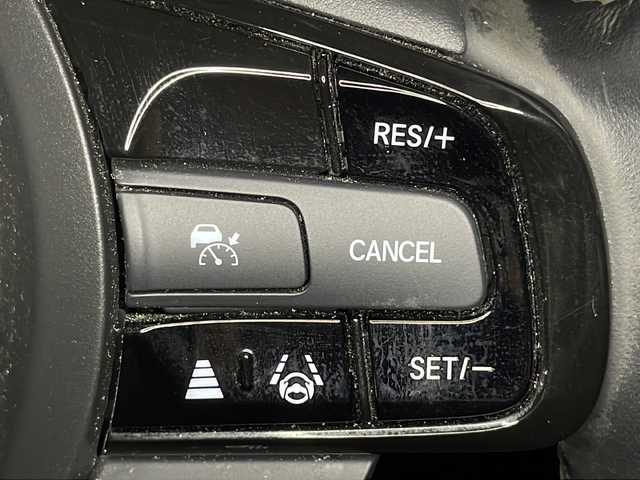 ホンダ ヴェゼル ハイブリッド e:HEV Z 広島県 2021(令3)年 4.8万km プラチナホワイトパール 純正９型ナビ/バックカメラ/シートヒーター/電動リアゲート/ワイヤレス充電/ブラインドスポットモニター/ＥＴＣ２．０/前後ドラレコ/オートハイビーム/ステアリングヒーター/レーダークルーズコントロール/衝突軽減/レーンキープアシスト/踏み間違い防止/純正18インチアルミホイール(225/50/R18)/エアバッグ(運転席/助手席/サイド/カーテン)