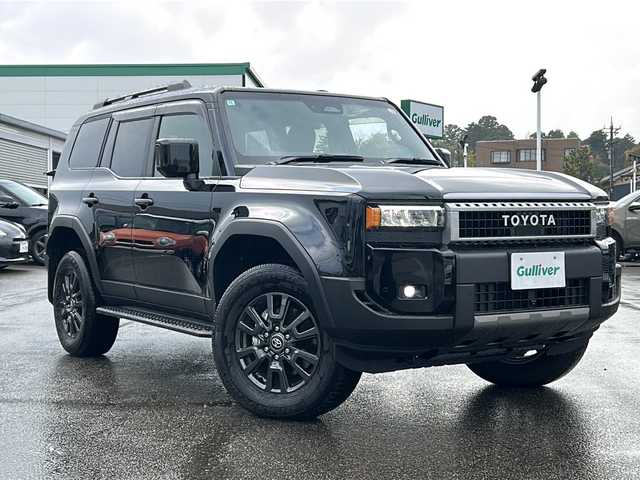 トヨタ ランドクルーザー ２５０ VX 石川県 2024(令6)年 0.3万km ブラック Toyota Safety Sense/・プリクラッシュセーフティ/・レーントレーシングアシスト/・レーンディパーチャーアラート/・レーダークルーズコントロール（全車速追従機能付）/・アダプティブハイビームシステム／オートマチックハイビーム/・ロードサインアシスト/・パノラミックビューモニター（床下透過表示機能付）/12.3インチディスプレイオーディオ/・コネクティッドナビ対応/【Mira cast・Bluetooth・AM・FM・HDMI】/デジタルインナーミラー(ライブレコーダー搭載)/ブラインドスポットモニター/トランスファースイッチ/・ECT(電子制御トランスミッション)/ステアリングリモコン/・ステアリングヒーター/パワーシート(運転席)/・シートヒーター/・エアシート/サンルーフ/パワーバックドア/typeCコネクト×２/ビルトインETC2.0/プッシュスタート/・スペアキー1本/純正フロアマット/ルーフレール/電子取扱説明書