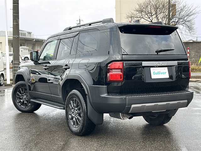 トヨタ ランドクルーザー ２５０ VX 石川県 2024(令6)年 0.3万km ブラック Toyota Safety Sense/・プリクラッシュセーフティ/・レーントレーシングアシスト/・レーンディパーチャーアラート/・レーダークルーズコントロール（全車速追従機能付）/・アダプティブハイビームシステム／オートマチックハイビーム/・ロードサインアシスト/・パノラミックビューモニター（床下透過表示機能付）/12.3インチディスプレイオーディオ/・コネクティッドナビ対応/【Mira cast・Bluetooth・AM・FM・HDMI】/デジタルインナーミラー(ライブレコーダー搭載)/ブラインドスポットモニター/トランスファースイッチ/・ECT(電子制御トランスミッション)/ステアリングリモコン/・ステアリングヒーター/パワーシート(運転席)/・シートヒーター/・エアシート/サンルーフ/パワーバックドア/typeCコネクト×２/ビルトインETC2.0/プッシュスタート/・スペアキー1本/純正フロアマット/ルーフレール/電子取扱説明書