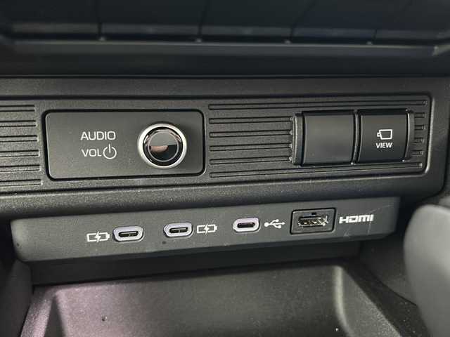 トヨタ ランドクルーザー ２５０ VX 石川県 2024(令6)年 0.3万km ブラック Toyota Safety Sense/・プリクラッシュセーフティ/・レーントレーシングアシスト/・レーンディパーチャーアラート/・レーダークルーズコントロール（全車速追従機能付）/・アダプティブハイビームシステム／オートマチックハイビーム/・ロードサインアシスト/・パノラミックビューモニター（床下透過表示機能付）/12.3インチディスプレイオーディオ/・コネクティッドナビ対応/【Mira cast・Bluetooth・AM・FM・HDMI】/デジタルインナーミラー(ライブレコーダー搭載)/ブラインドスポットモニター/トランスファースイッチ/・ECT(電子制御トランスミッション)/ステアリングリモコン/・ステアリングヒーター/パワーシート(運転席)/・シートヒーター/・エアシート/サンルーフ/パワーバックドア/typeCコネクト×２/ビルトインETC2.0/プッシュスタート/・スペアキー1本/純正フロアマット/ルーフレール/電子取扱説明書