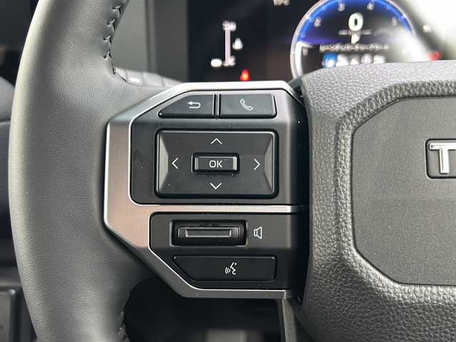 トヨタ ランドクルーザー ２５０ VX 石川県 2024(令6)年 0.3万km ブラック Toyota Safety Sense/・プリクラッシュセーフティ/・レーントレーシングアシスト/・レーンディパーチャーアラート/・レーダークルーズコントロール（全車速追従機能付）/・アダプティブハイビームシステム／オートマチックハイビーム/・ロードサインアシスト/・パノラミックビューモニター（床下透過表示機能付）/12.3インチディスプレイオーディオ/・コネクティッドナビ対応/【Mira cast・Bluetooth・AM・FM・HDMI】/デジタルインナーミラー(ライブレコーダー搭載)/ブラインドスポットモニター/トランスファースイッチ/・ECT(電子制御トランスミッション)/ステアリングリモコン/・ステアリングヒーター/パワーシート(運転席)/・シートヒーター/・エアシート/サンルーフ/パワーバックドア/typeCコネクト×２/ビルトインETC2.0/プッシュスタート/・スペアキー1本/純正フロアマット/ルーフレール/電子取扱説明書