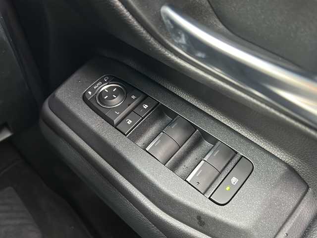 トヨタ ランドクルーザー ２５０ VX 石川県 2024(令6)年 0.3万km ブラック Toyota Safety Sense/・プリクラッシュセーフティ/・レーントレーシングアシスト/・レーンディパーチャーアラート/・レーダークルーズコントロール（全車速追従機能付）/・アダプティブハイビームシステム／オートマチックハイビーム/・ロードサインアシスト/・パノラミックビューモニター（床下透過表示機能付）/12.3インチディスプレイオーディオ/・コネクティッドナビ対応/【Mira cast・Bluetooth・AM・FM・HDMI】/デジタルインナーミラー(ライブレコーダー搭載)/ブラインドスポットモニター/トランスファースイッチ/・ECT(電子制御トランスミッション)/ステアリングリモコン/・ステアリングヒーター/パワーシート(運転席)/・シートヒーター/・エアシート/サンルーフ/パワーバックドア/typeCコネクト×２/ビルトインETC2.0/プッシュスタート/・スペアキー1本/純正フロアマット/ルーフレール/電子取扱説明書