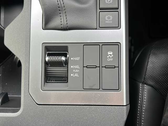 トヨタ ランドクルーザー ２５０ VX 石川県 2024(令6)年 0.3万km ブラック Toyota Safety Sense/・プリクラッシュセーフティ/・レーントレーシングアシスト/・レーンディパーチャーアラート/・レーダークルーズコントロール（全車速追従機能付）/・アダプティブハイビームシステム／オートマチックハイビーム/・ロードサインアシスト/・パノラミックビューモニター（床下透過表示機能付）/12.3インチディスプレイオーディオ/・コネクティッドナビ対応/【Mira cast・Bluetooth・AM・FM・HDMI】/デジタルインナーミラー(ライブレコーダー搭載)/ブラインドスポットモニター/トランスファースイッチ/・ECT(電子制御トランスミッション)/ステアリングリモコン/・ステアリングヒーター/パワーシート(運転席)/・シートヒーター/・エアシート/サンルーフ/パワーバックドア/typeCコネクト×２/ビルトインETC2.0/プッシュスタート/・スペアキー1本/純正フロアマット/ルーフレール/電子取扱説明書